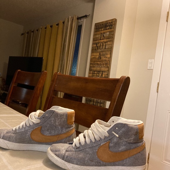 Vintage Hightop Nikes - Picture 2 of 2